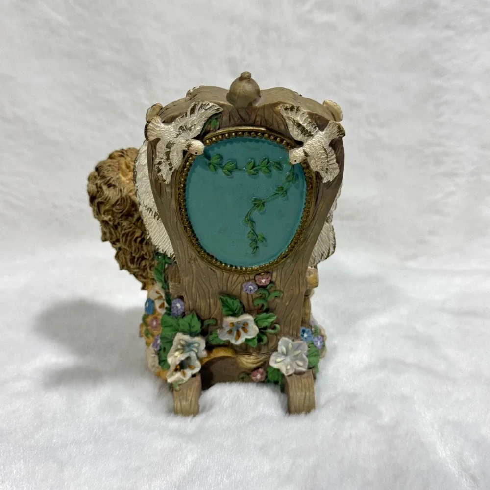 N/A detailed figurine
